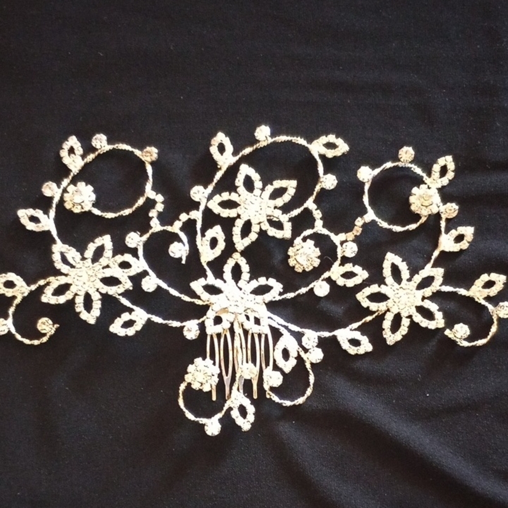 Gold Vintage-Inspired Hair Vine with Floral Motifs